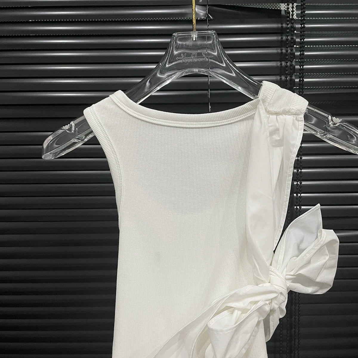 gestring Women Tanks 2025 Spring Summer Three Dimensional Bow Decorative Sleeveless Slim White Tops All Match Fashion Vest New