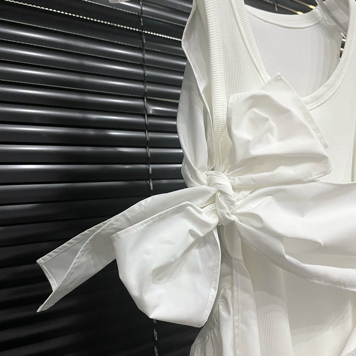 gestring Women Tanks 2025 Spring Summer Three Dimensional Bow Decorative Sleeveless Slim White Tops All Match Fashion Vest New