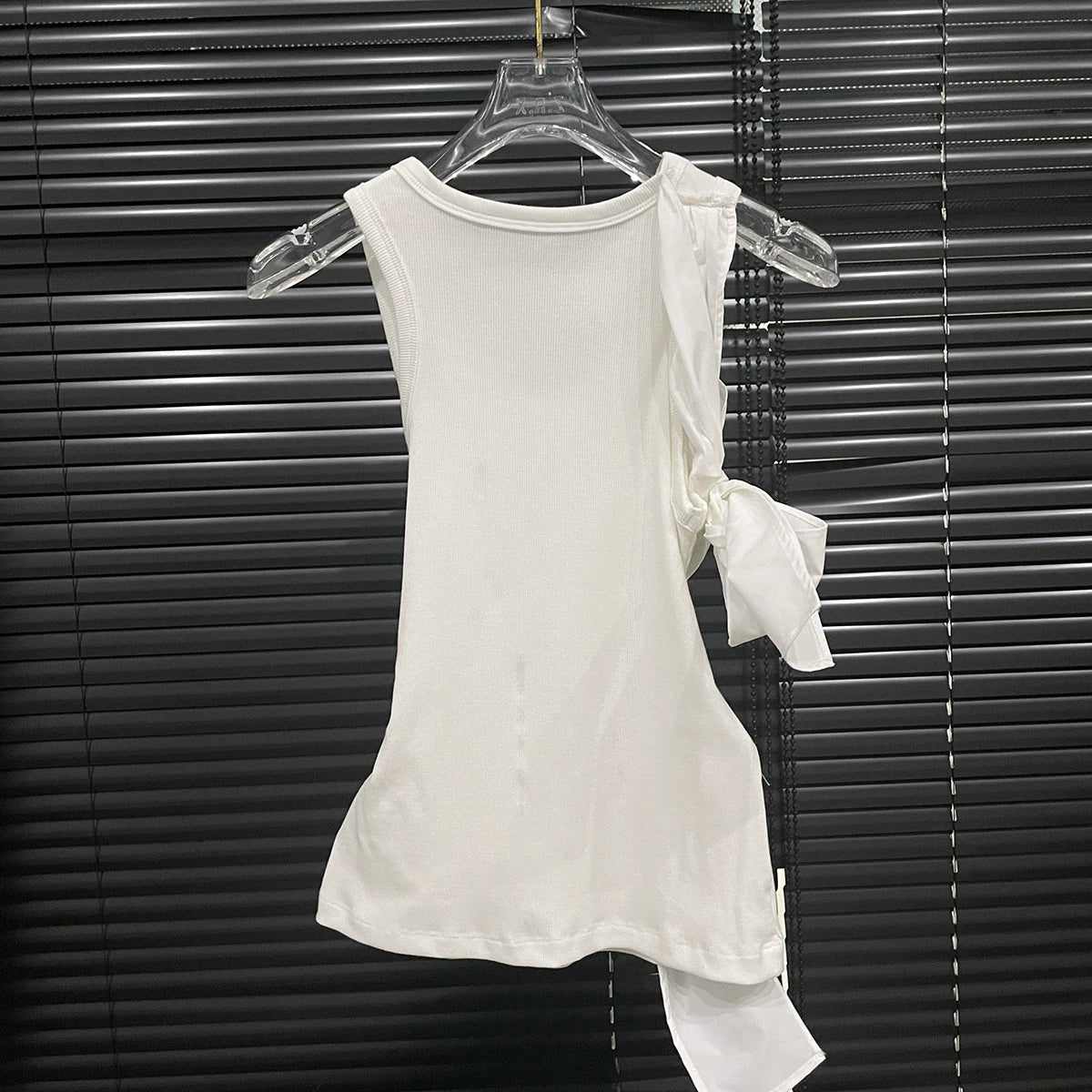 gestring Women Tanks 2025 Spring Summer Three Dimensional Bow Decorative Sleeveless Slim White Tops All Match Fashion Vest New