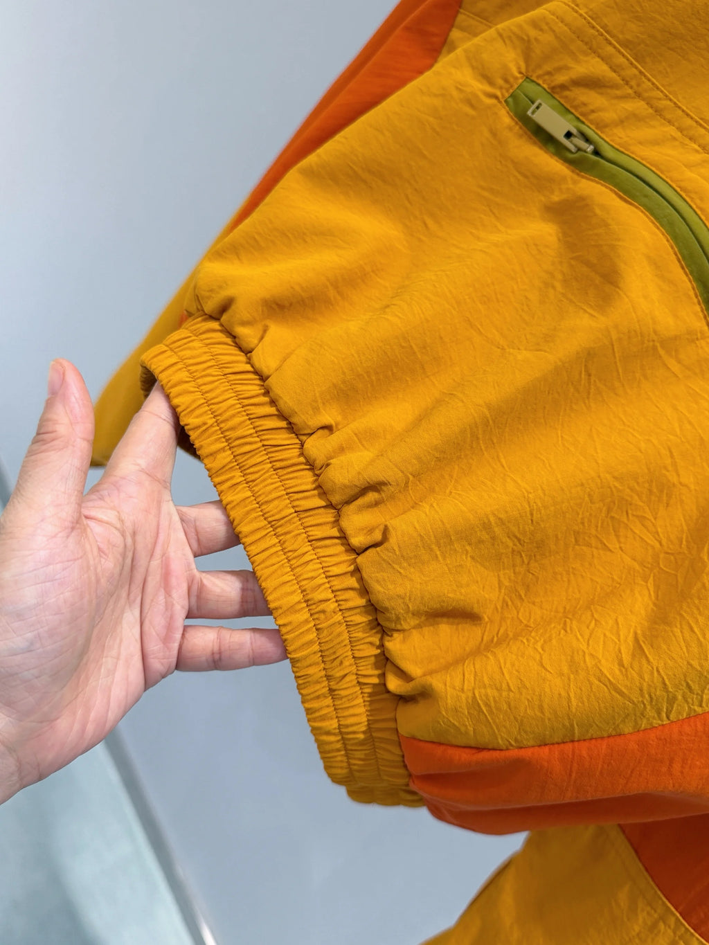 Women's Zip-Up Lantern Sleeve Windbreaker